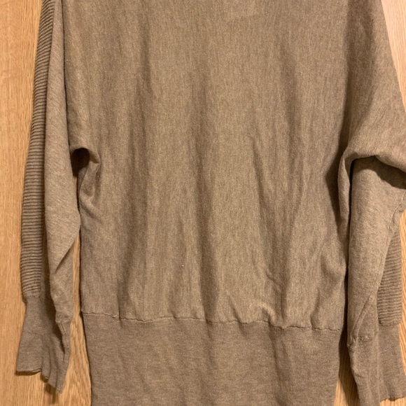 Loft sweater/ top - Picture 2 of 4